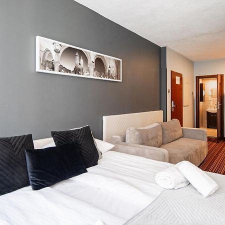 Hotel Delta Krasków Eksteriør bilde