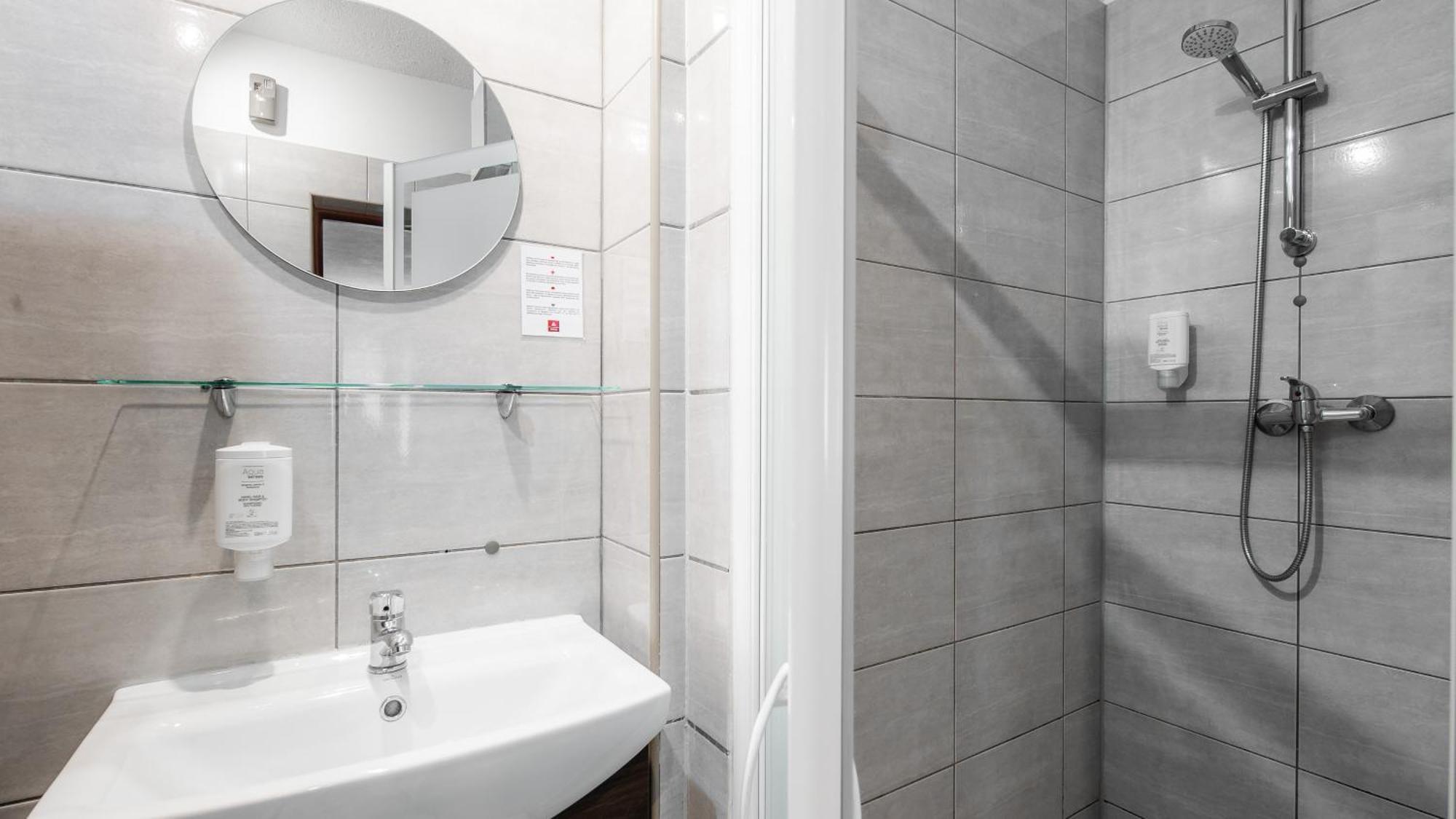 Hotel Delta Krasków Eksteriør bilde