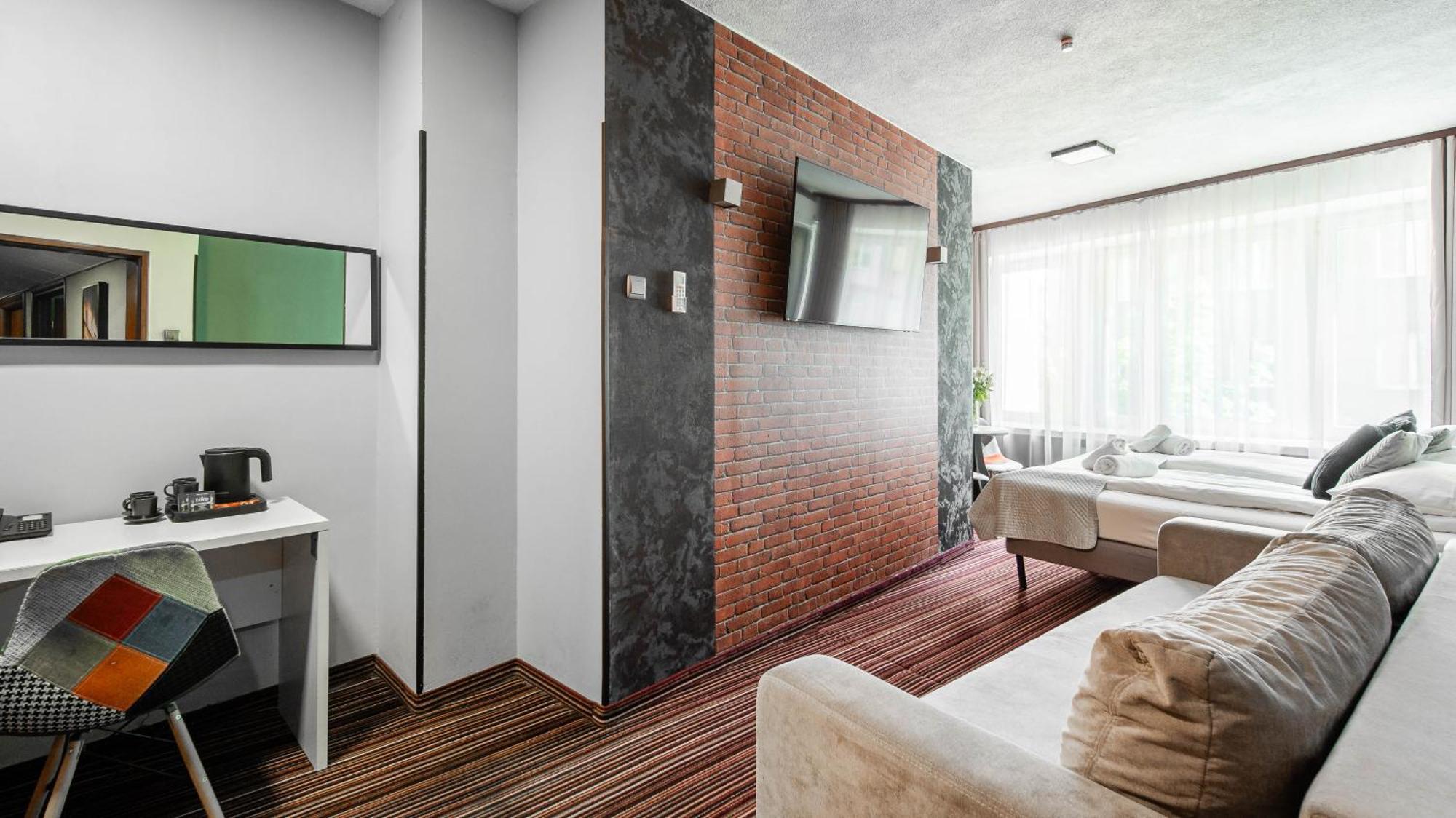 Hotel Delta Krasków Eksteriør bilde